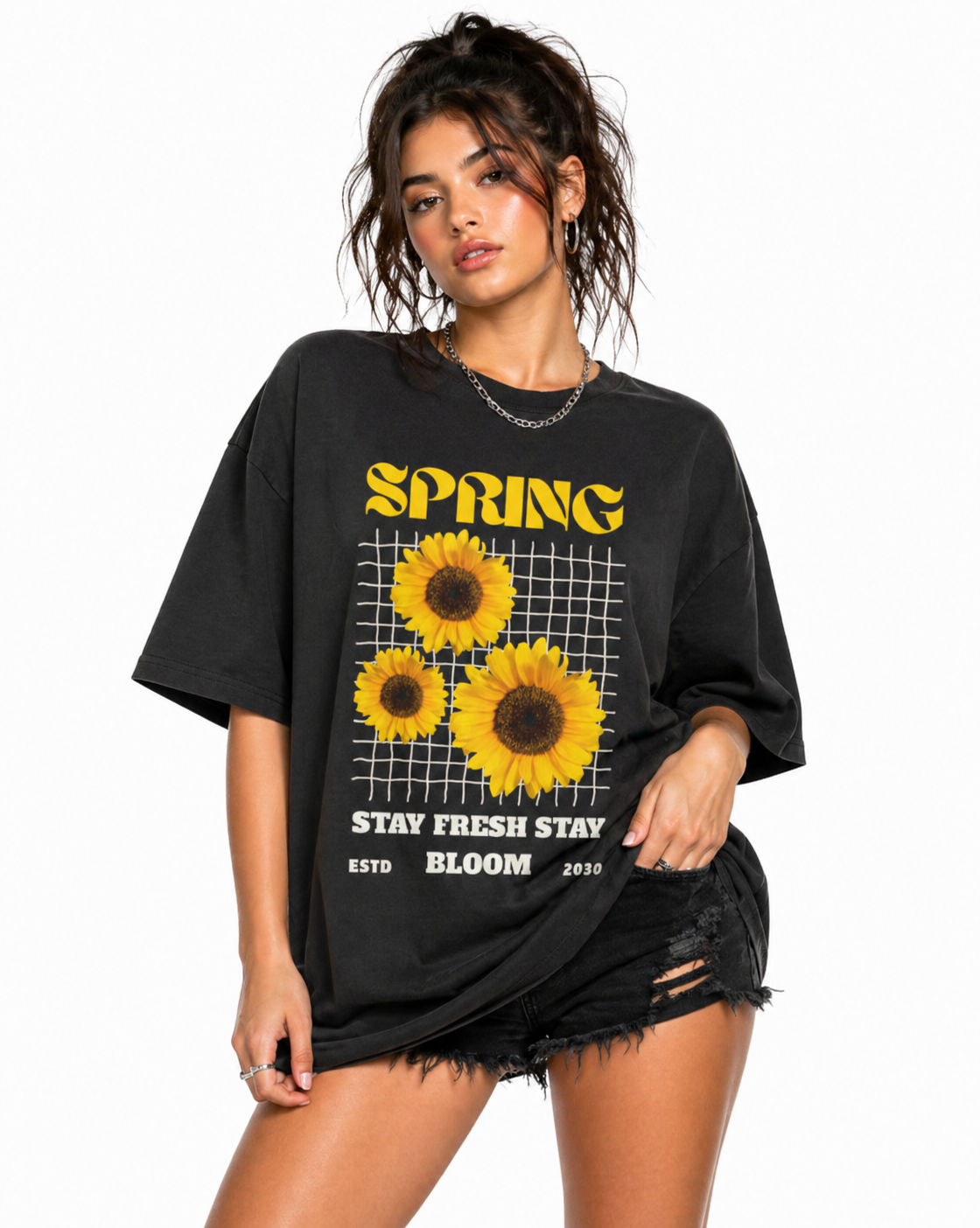 Unisex oversized LYVIT ORIGINALS T-shirt in soft fabric, featuring a relaxed fit and classic crew neckline.