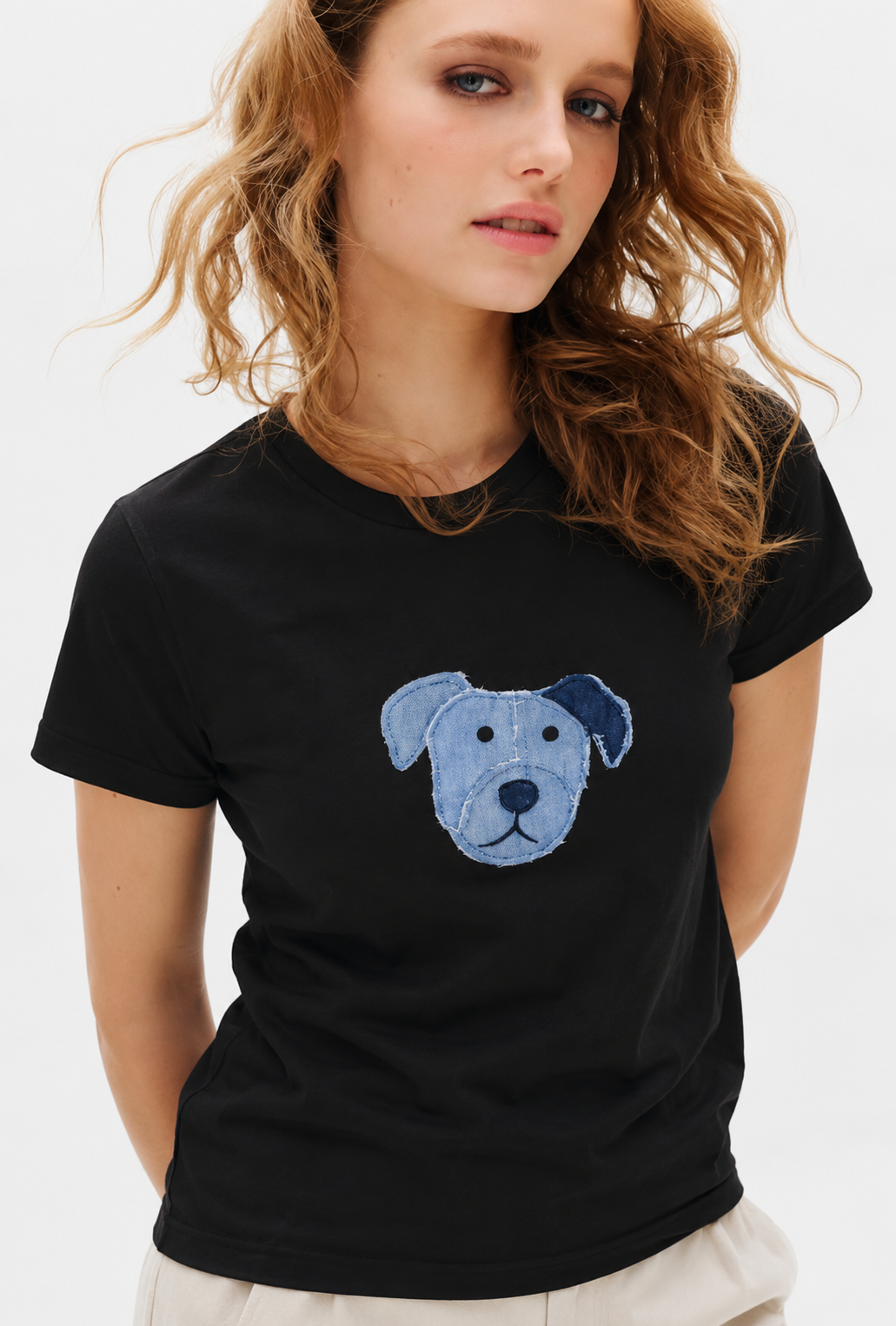 Women’s classic T-shirt by LYVIT ORIGINALS, soft fabric, featuring a relaxed fit and short sleeves, displayed on a neutral background.