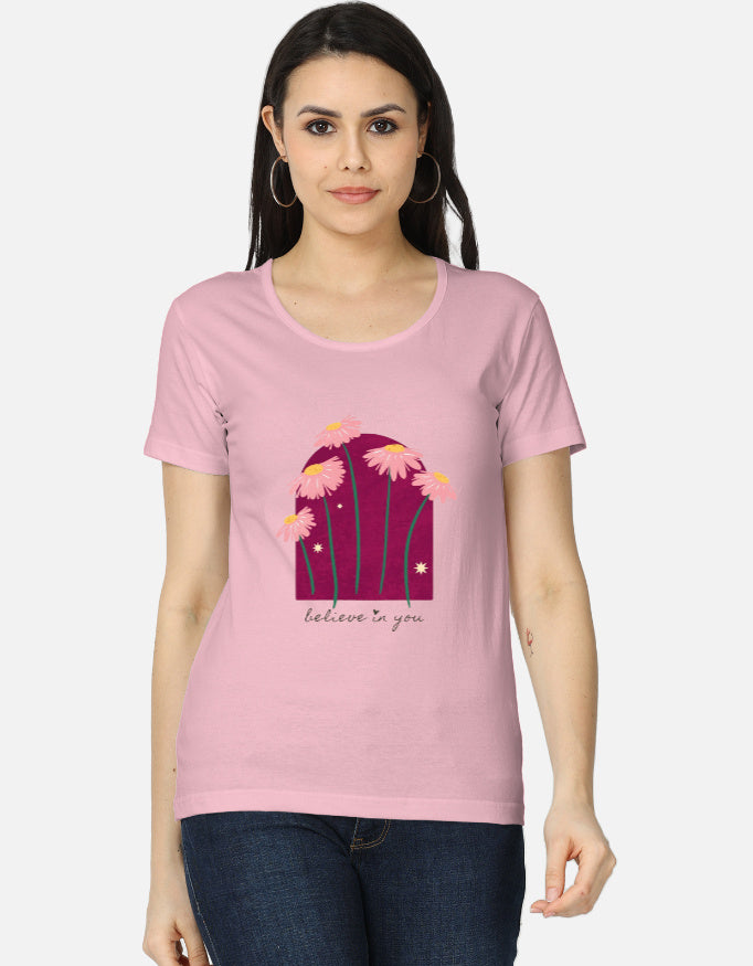 Front view of LYVIT ORIGINALS women's classic T-shirt in soft cotton with a round neckline and short sleeves.