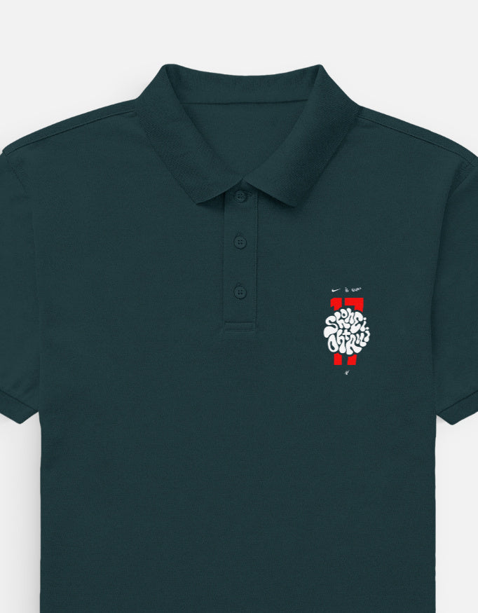 Men's LYVIT ORIGINALS polo shirt with a left chest pocket, featuring a classic design and soft fabric in a close-up view.